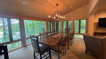 House, 4 Bedrooms | Dining