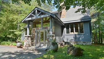 House, 4 Bedrooms | Front of property