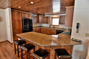 Refrigerador, horno, lavavajillas, cafetera/tetera