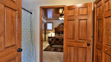 House, 5 Bedrooms | 5 bedrooms, free WiFi