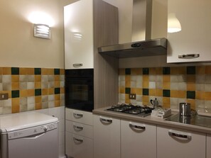 Apartment, 3 Schlafzimmer | Eigene Küche | Großer Kühlschrank, Herdplatte, Geschirrspüler