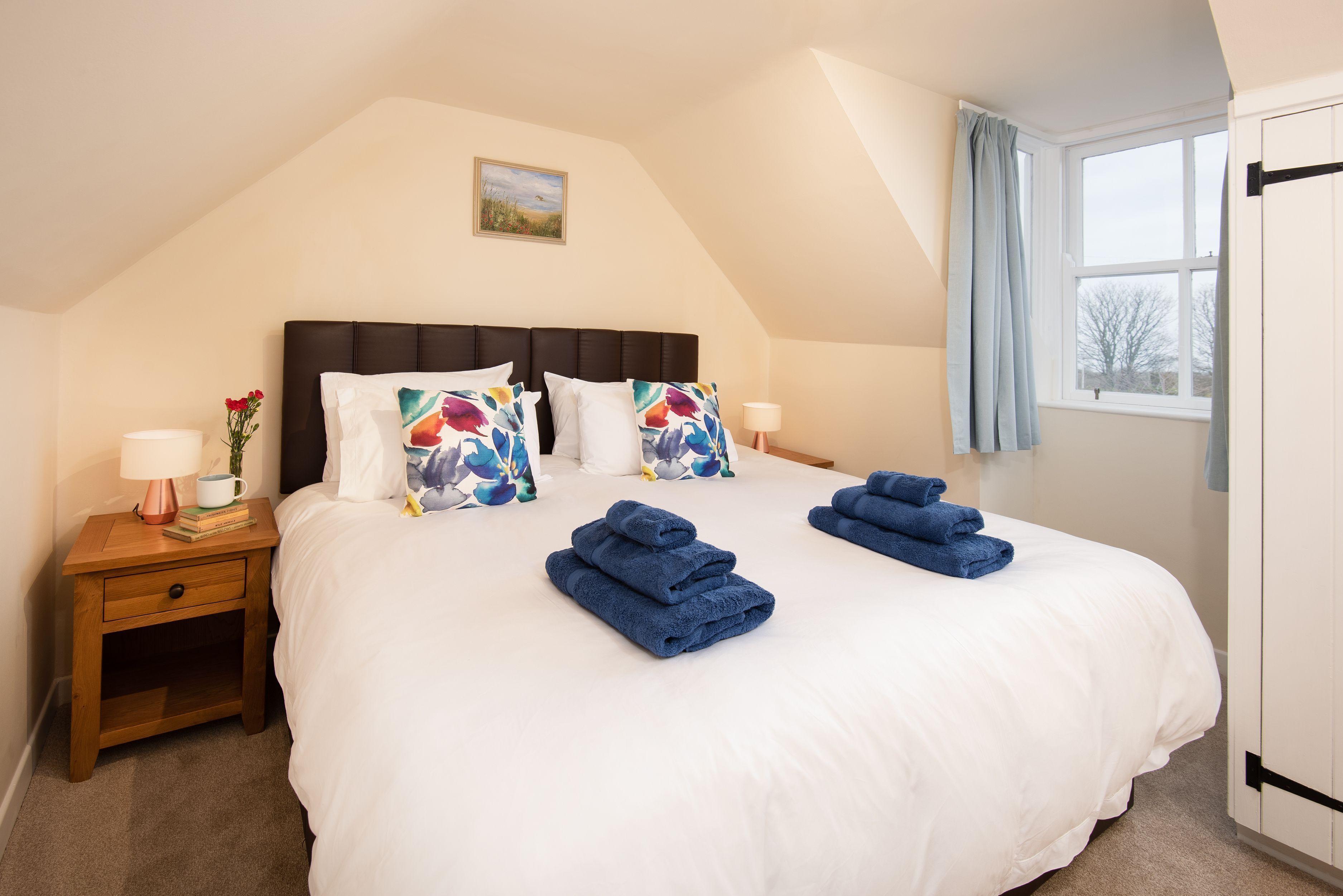 2 soverom, strykejern/-brett, reiseseng for barn og internettilgang