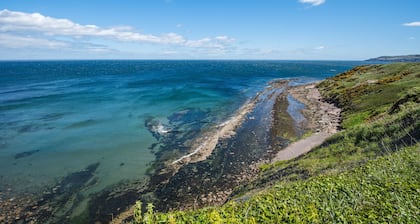 WINDYRIG, Cockburnspath - sleeps 4 in 2 bedrooms