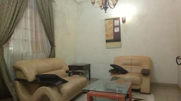 Premium Room | Living room | 42-inch flat-screen TV with cable channels, TV