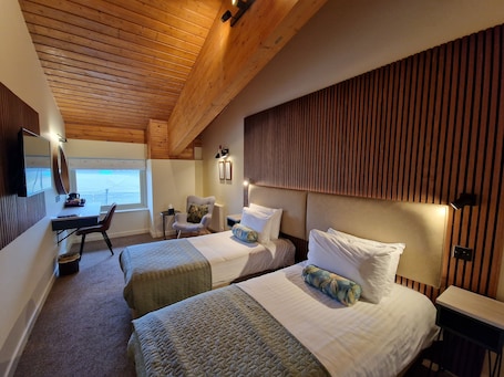 Decoración personalizada y muebles diferentes . The Dorset Golf Hotel