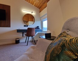 特色装修、特色家居、笔记本电脑工作区、遮光窗帘