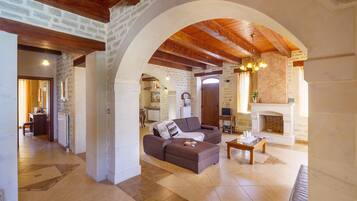 TV, fireplace, stereo