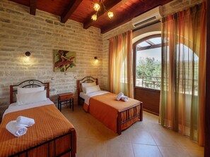 4 室のベッドルーム、セーフティボックス (室内)、アイロン / アイロン台、WiFi (無料)