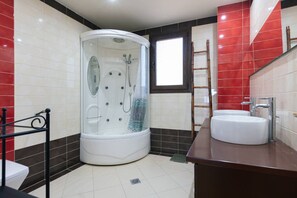 Shower, eco-friendly toiletries, hair dryer, towels - Villa w/Private Pool Walking distance to amenities (Plakias)