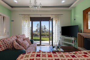 Fernseher, Kamin, DVD-Player, Stereoanlage