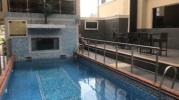 室外泳池