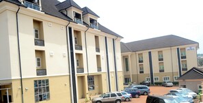 Free self parking - Ritz-Carinton Suites (Enugu)