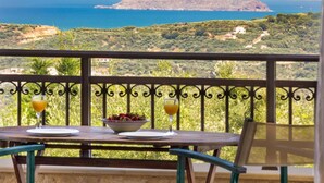A balcony with a table, two glasses of orange juice, and a bowl of fruit. - Family Villa w/Pool, Billiard ,Ping Pong, BBQ area (Chania)