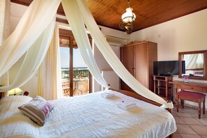 5 bedrooms, in-room safe, desk, iron/ironing board