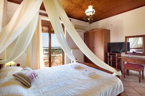 5 bedrooms, in-room safe, desk, iron/ironing board