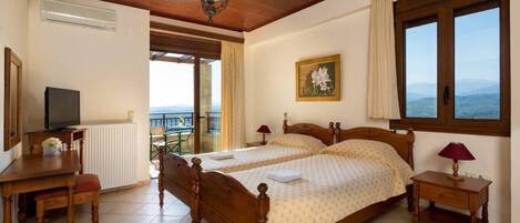 5 bedrooms, in-room safe, desk, iron/ironing board