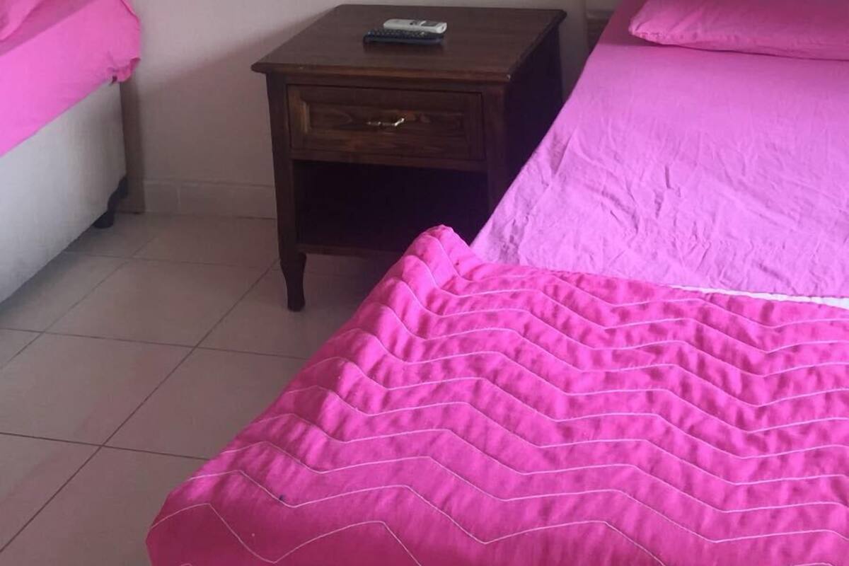 1 bedroom, desk, WiFi (free)