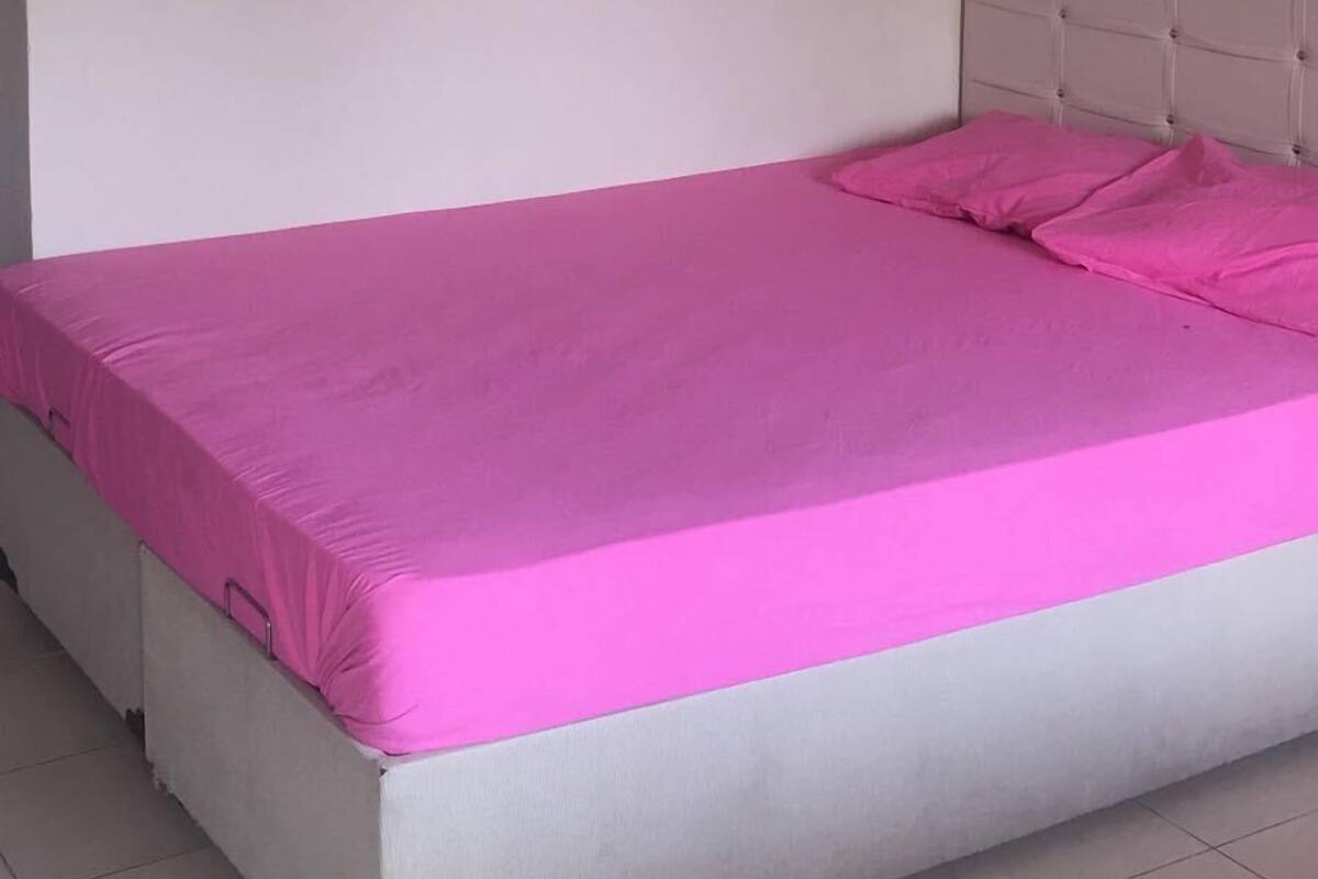 1 bedroom, desk, WiFi (free)