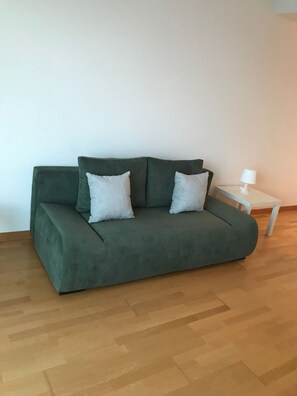 2 bedrooms, hypo-allergenic bedding, in-room safe, iron/ironing board - Finikoudes Luxury Apartments (Larnaca)