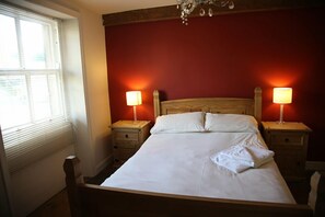 Habitación doble tradicional, 1 cama matrimonial, para no fumadores | Tabla de planchar con plancha, wifi gratis y ropa de cama