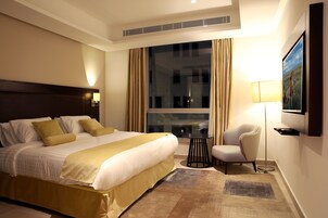 Caja de seguridad en la habitación, escritorio y cortinas blackout 