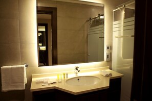Dusche, Regendusche, kostenlose Toilettenartikel, Haartrockner
