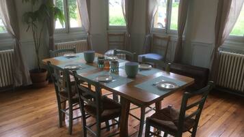 Free daily continental breakfast