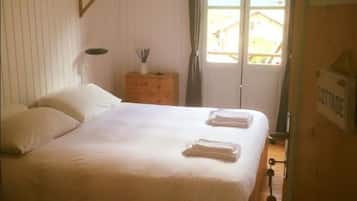 Free minibar, free cots/infant beds, free WiFi, bed sheets