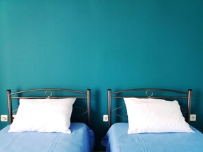 Triple Room, Balcony | Blackout drapes, iron/ironing board, free WiFi, bed sheets - Welcommon Hostel (Athens)