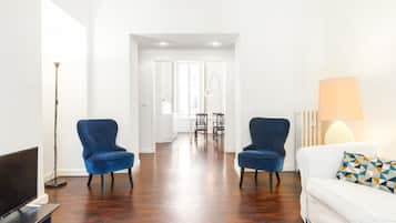 Leilighet, 1 soverom, ikke-røyk | Oppholdsrom | Flatskjerm-TV