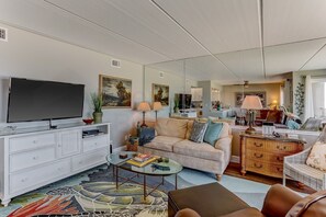 Condo, 2 habitaciones | Área de sala de estar | Estéreo 