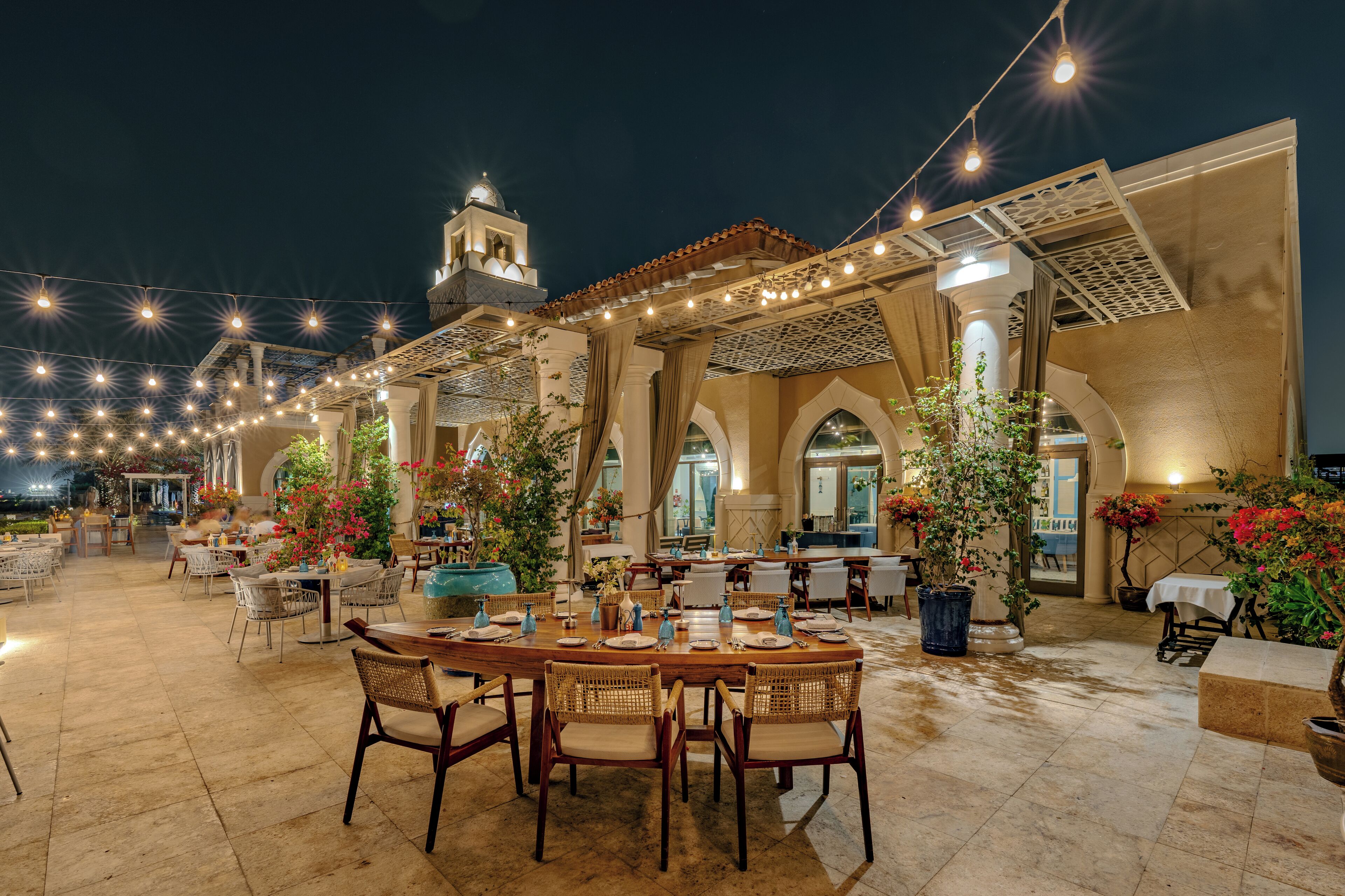 6 restauranter, frokost, lunsj og middag serveres, internasjonale retter