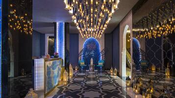 Couples treatment room(s), sauna, hot tub, steam room