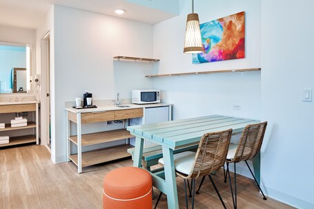 Universal's Endless Summer Resort Surfside Inn and Suites - Image 28