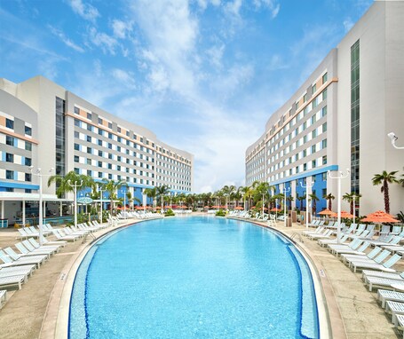 Universal's Endless Summer Resort Surfside Inn and Suites - Image 33