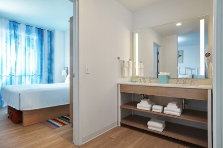 Universal's Endless Summer Resort Surfside Inn and Suites - Image 26