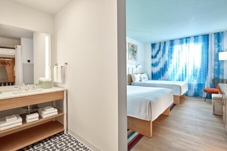 Universal's Endless Summer Resort Surfside Inn and Suites - Image 43
