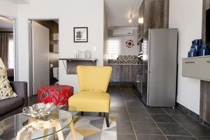 Superior Studio Suite, 1 Bedroom, Kitchen | Living room | Flat-screen TV