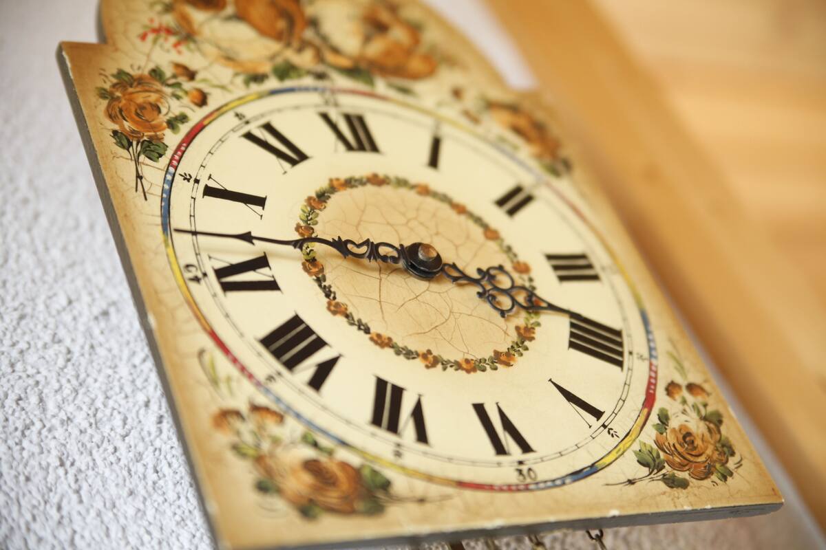 Studio, balkon | Woonruimte | Een 32-inch flatscreentelevisie met kabelzenders en een plasmatelevisie