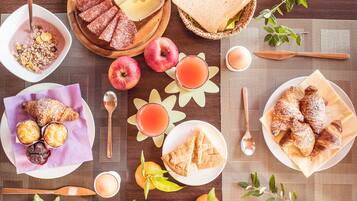 A breakfast setting with various foods and drinks.