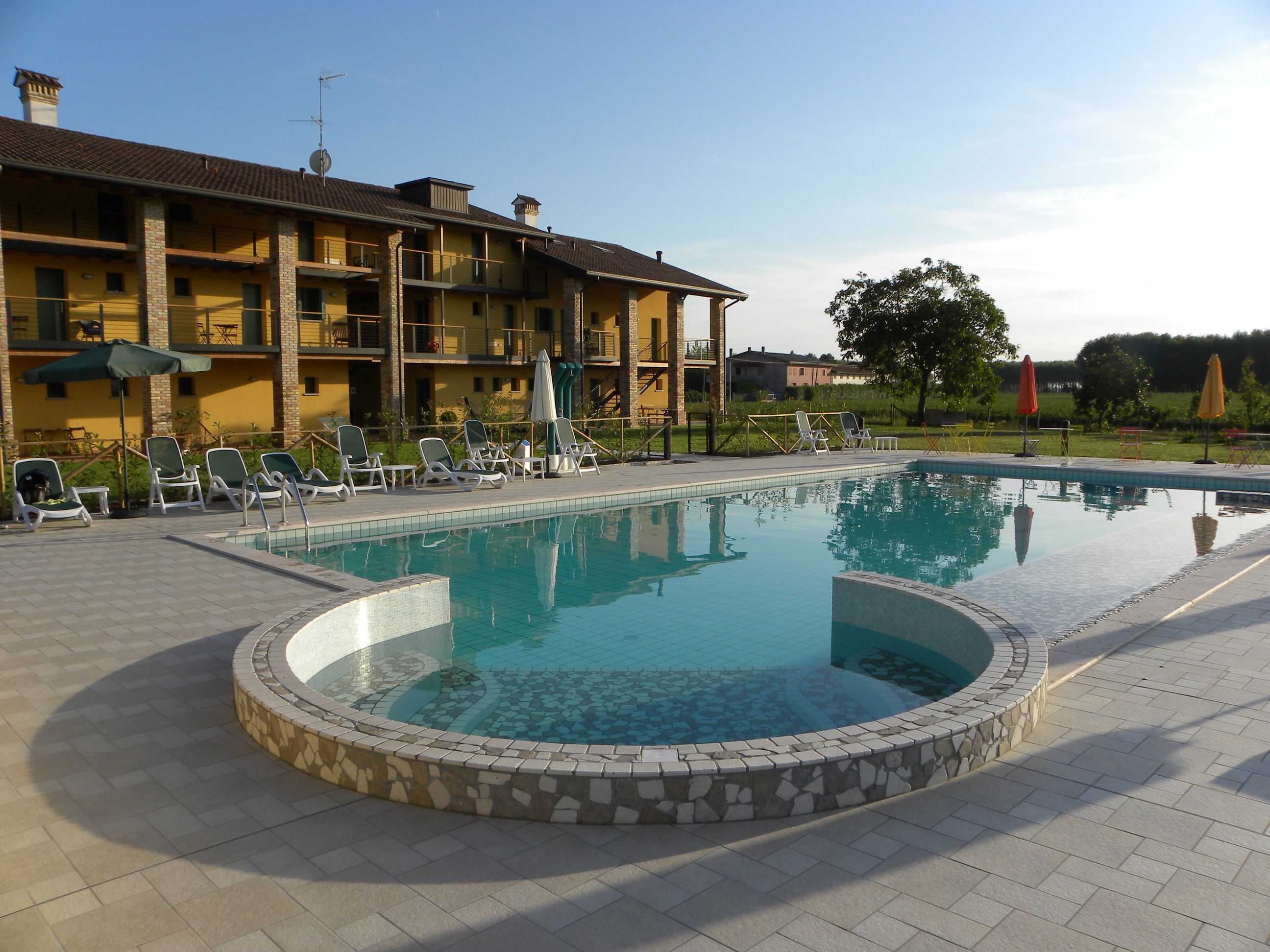 Außenpool, Liegestühle