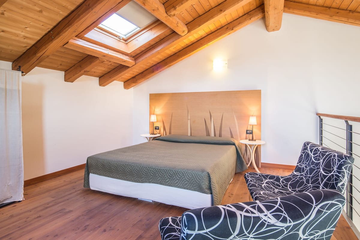 Suite | Een bureau, geluiddichte muren, gratis wifi, beddengoed
