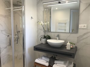 Luxury Double Room (Jasmin) | Bathroom - Villa Kilauea B&B (Nice)