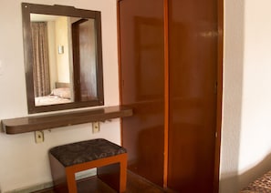 Standard Room, 1 King Bed | Room amenity - Hotel El Estadio (Mexico City)
