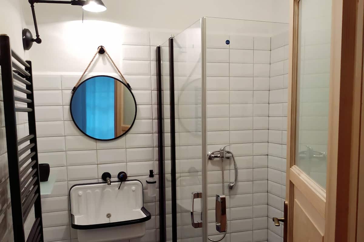 Quarto casal | Banheiro | Produtos de toalete grátis, secador de cabelo, chinelos