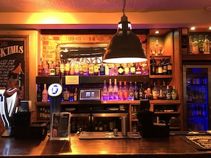 Bar (on property) - The Kings Head Hotel (Rochester)
