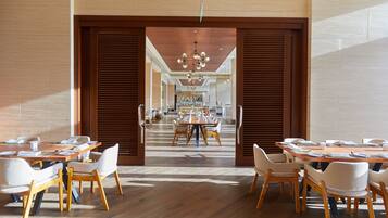 2 restaurants, breakfast, lunch, dinner served; international cuisine