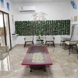 Private beach nearby, white sand, free beach shuttle, sun-loungers