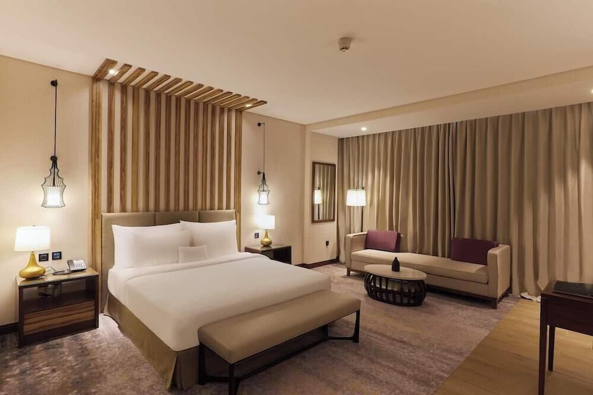 Egyptian cotton sheets, premium bedding, minibar, in-room safe
