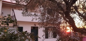 Front of property – evening/night - B&B Il Falco e l'Ulivo (Rocca Massima)